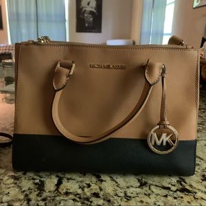 Micheal Kors purse